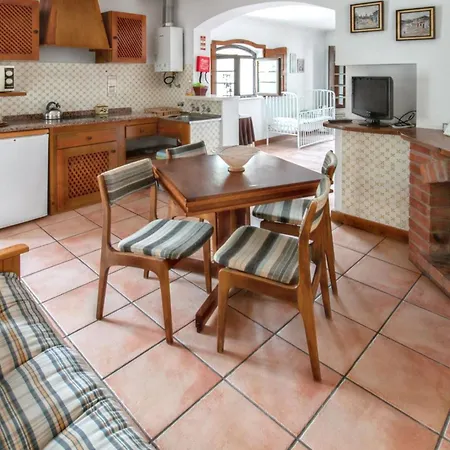 Vakantiehuis Bicentennial House In With Mountain View And Pool Porto de Mós
