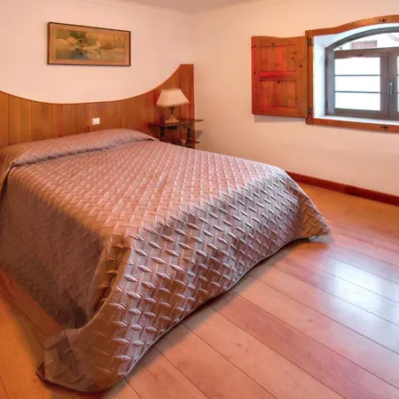 Vakantiehuis Bicentennial House In With Mountain View And Pool Porto de Mós